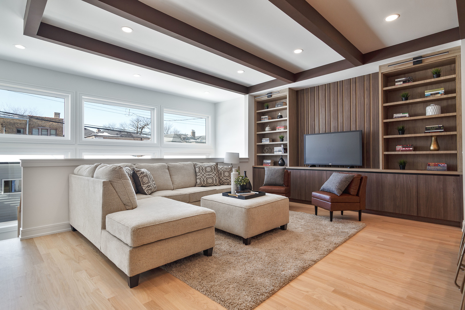 5620 N Francisco Avenue