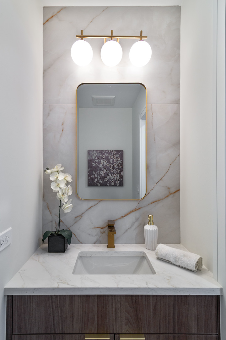 5620 N Francisco Avenue