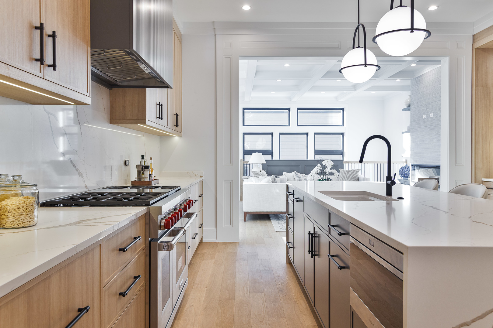 1907 W Wolfram Street