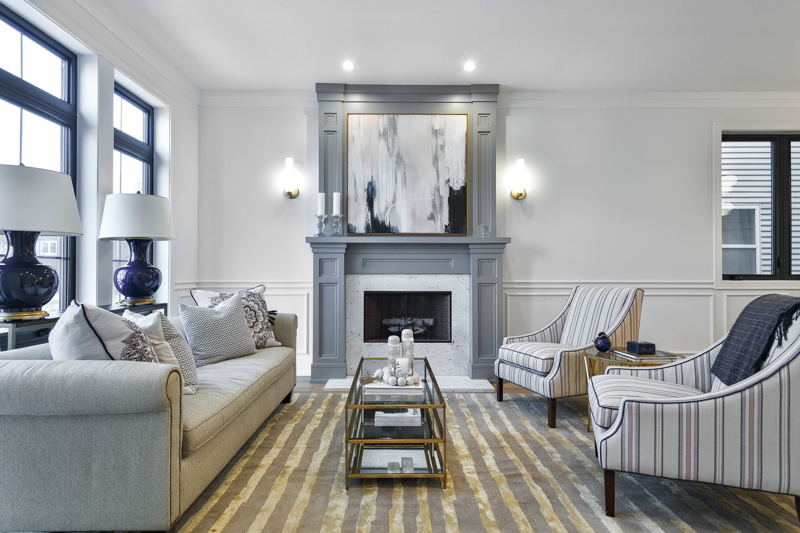 1907 W Wolfram Street