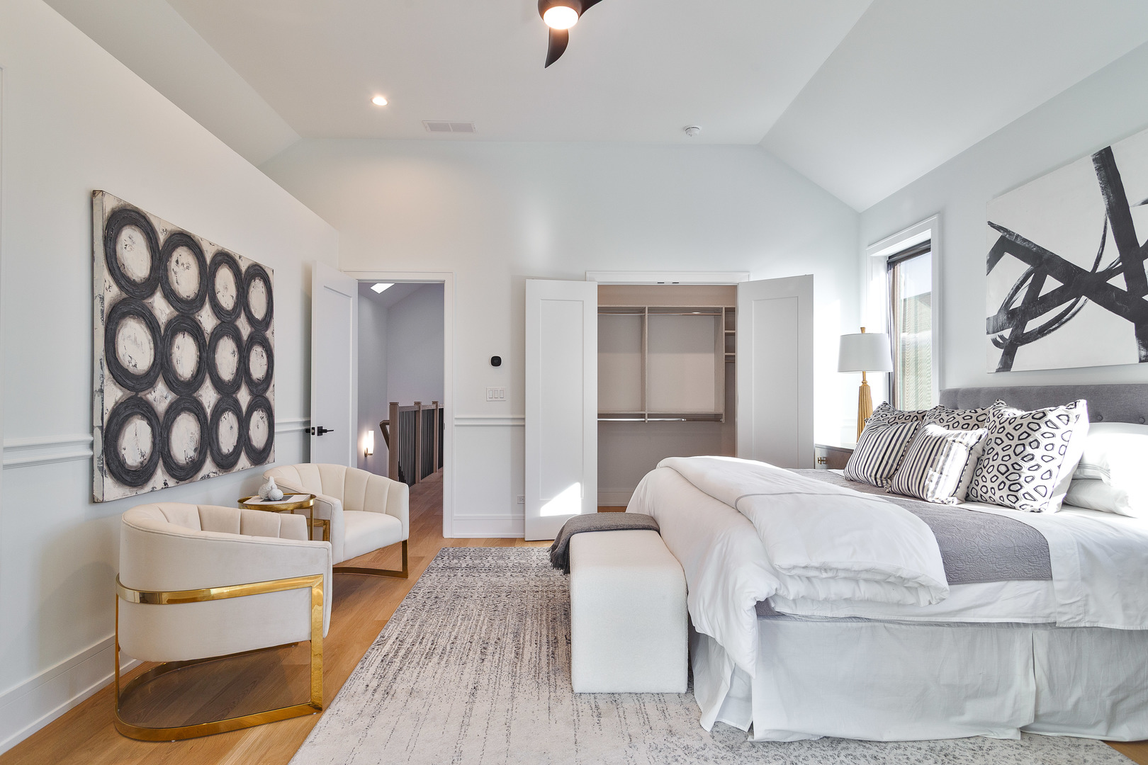 1907 W Wolfram Street