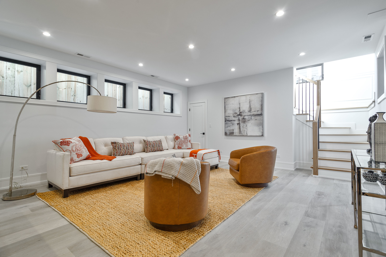 1907 W Wolfram Street