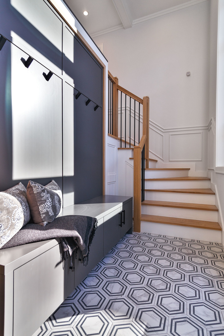 1907 W Wolfram Street