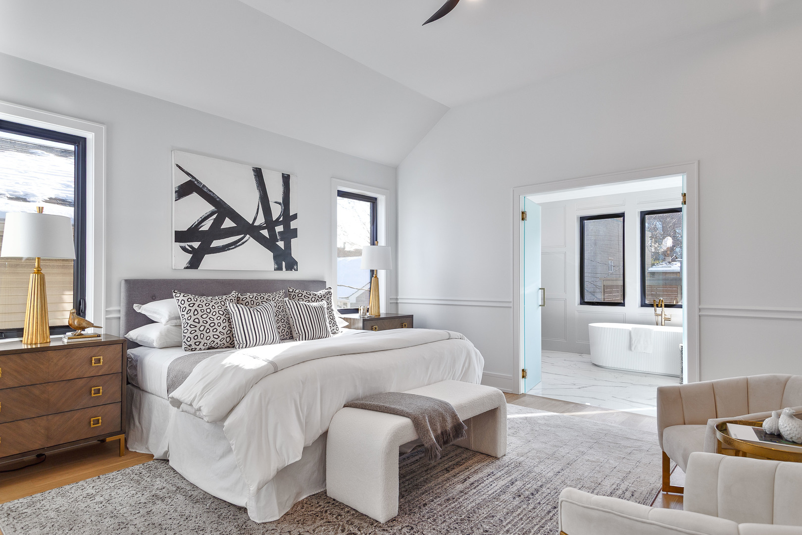 1907 W Wolfram Street