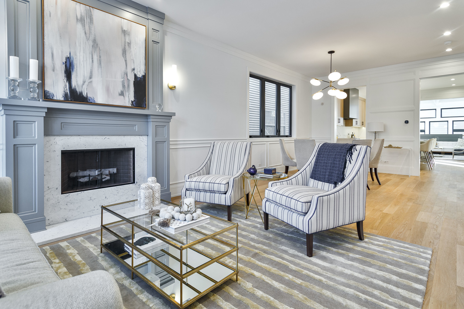 1907 W Wolfram Street