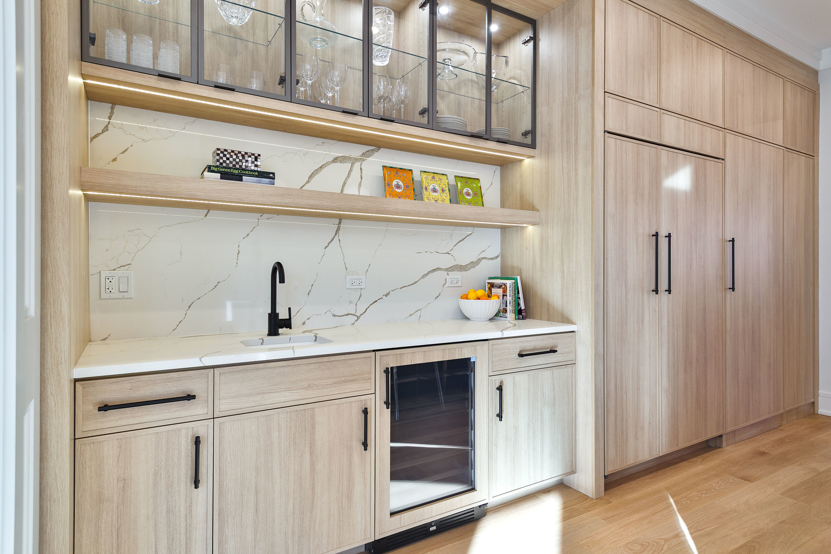 1907 W Wolfram Street