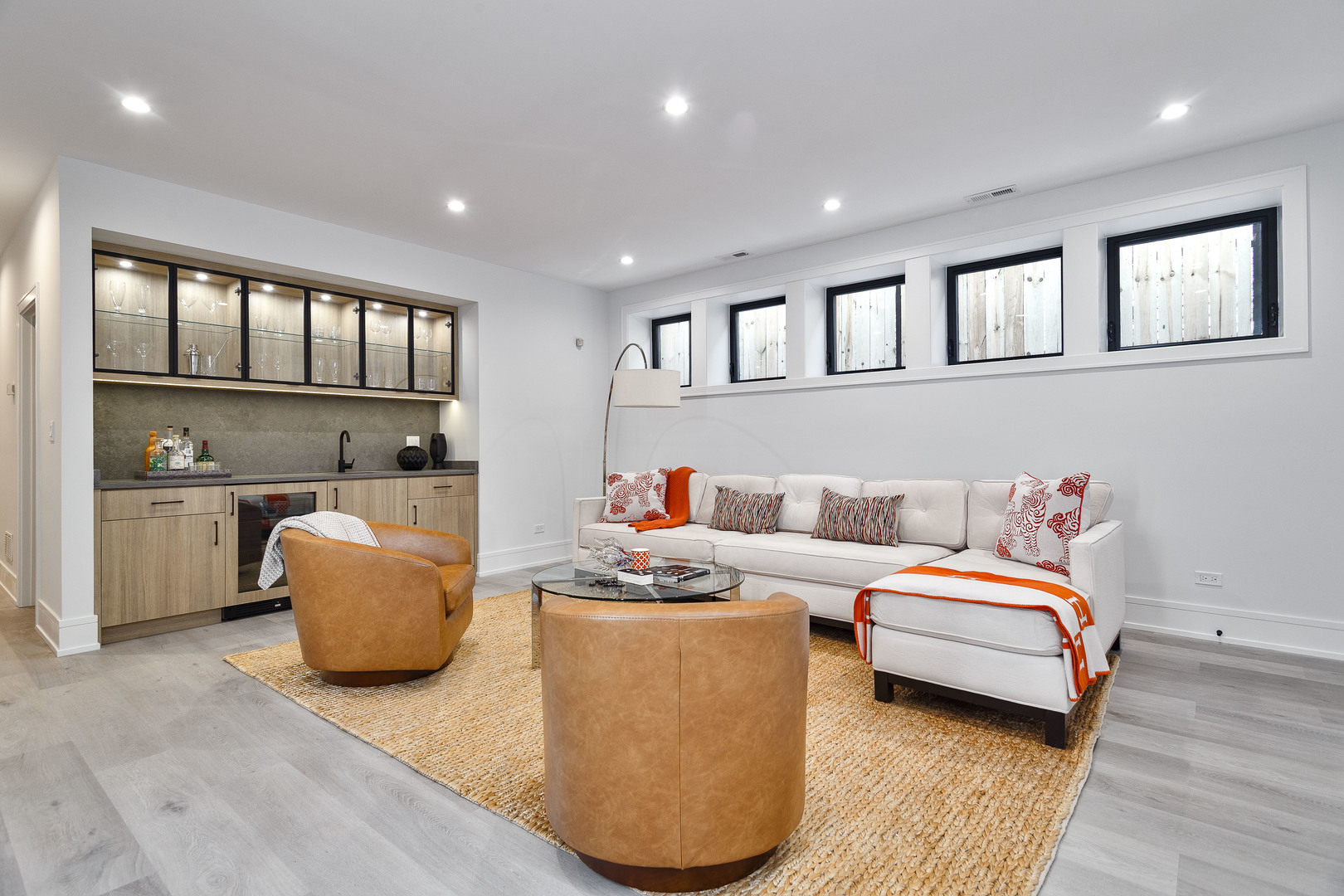 1907 W Wolfram Street