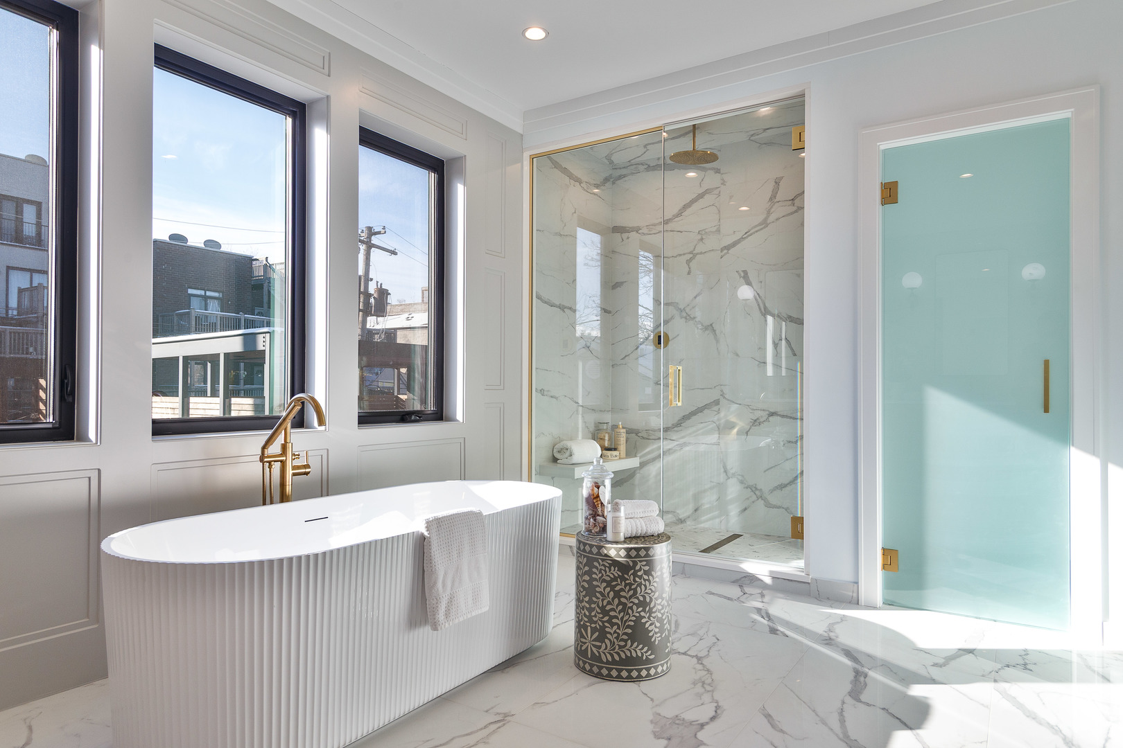 1907 W Wolfram Street