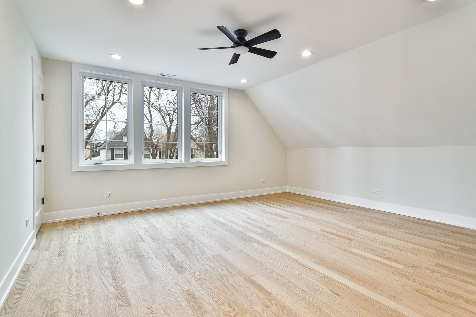 3727 W Sunnyside Avenue