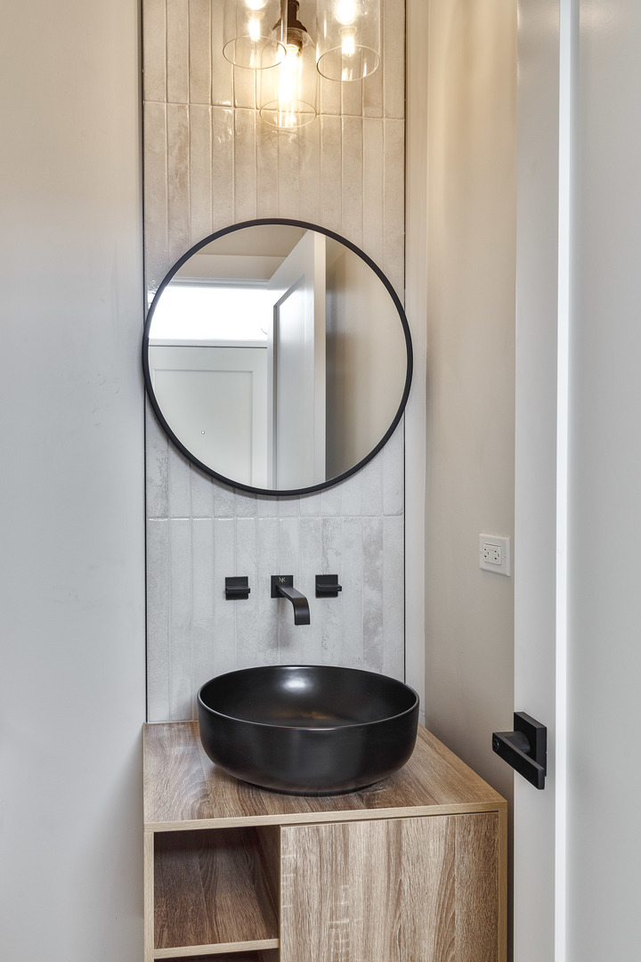 3727 W Sunnyside Avenue