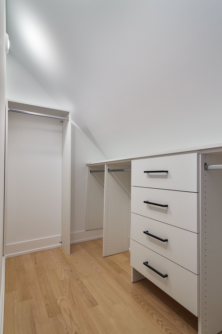 3727 W Sunnyside Avenue