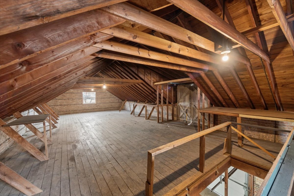 1621 W Bryn Mawr Avenue