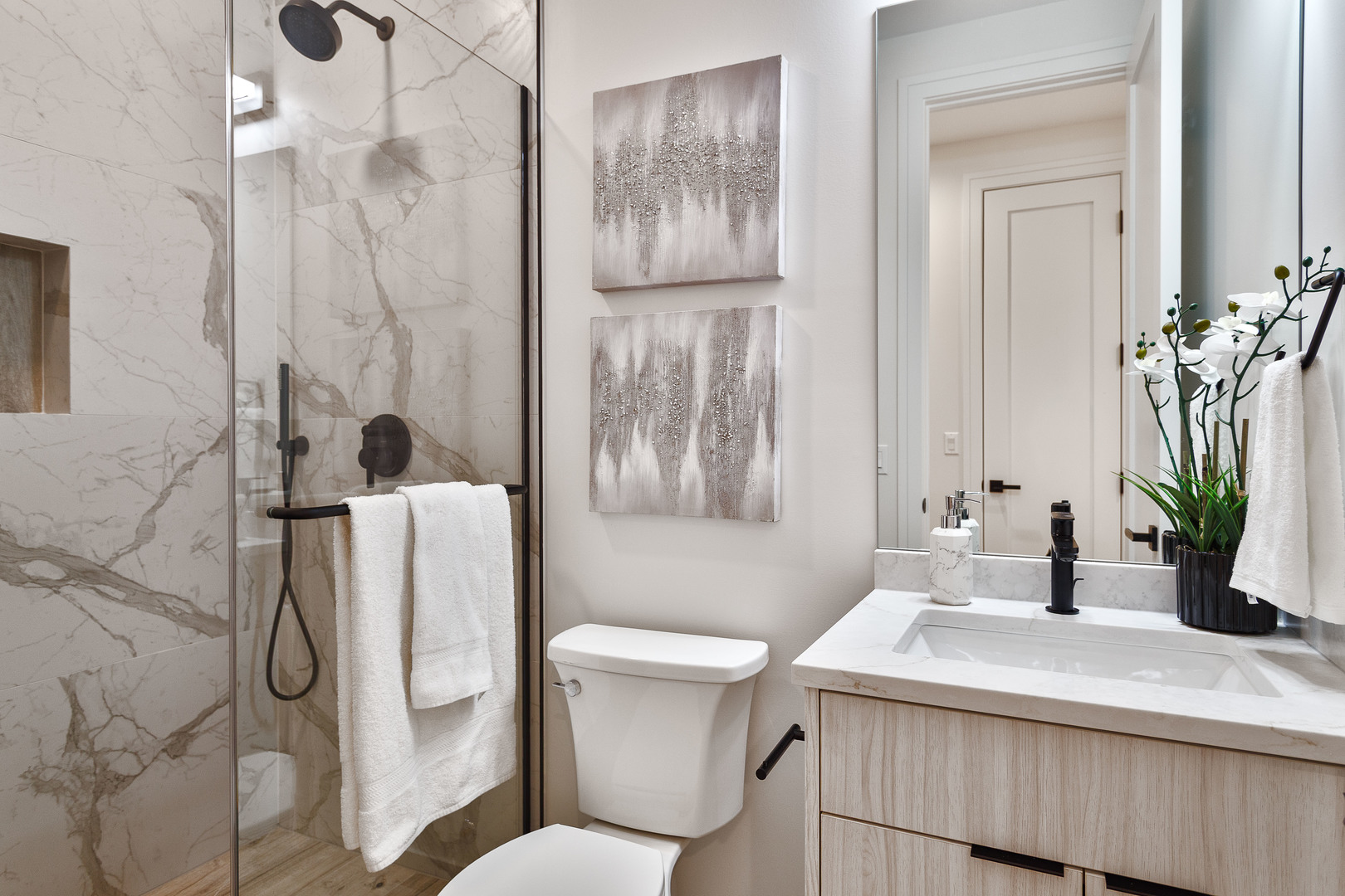 5620 N Francisco Avenue