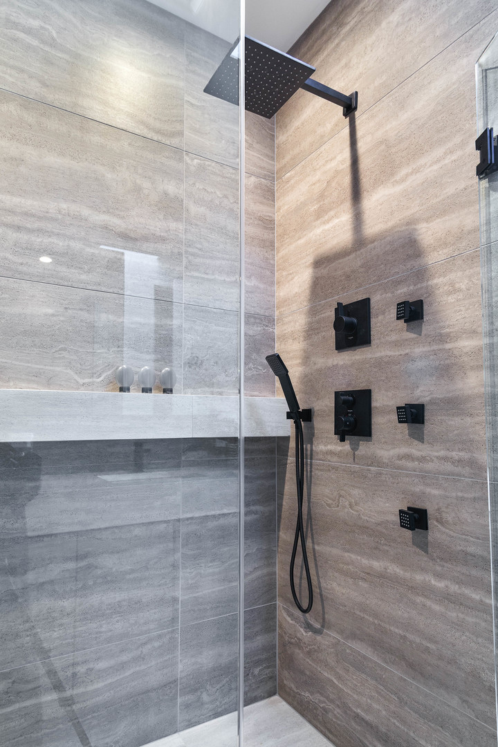 5620 N Francisco Avenue