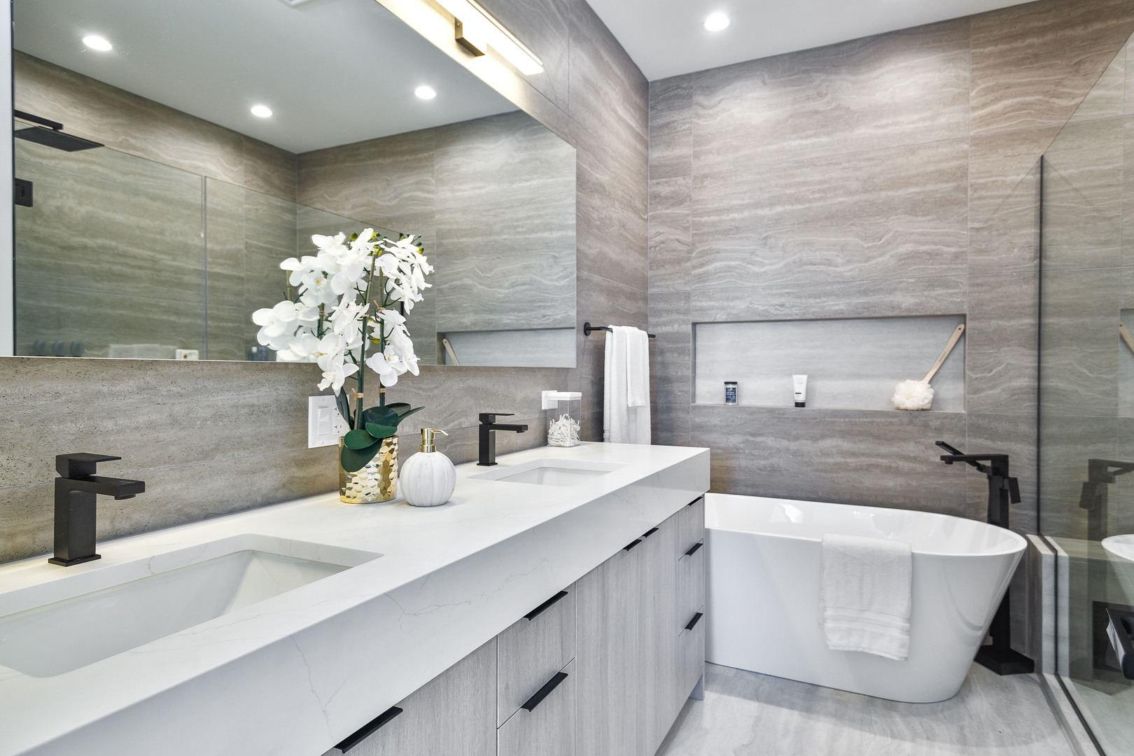 5620 N Francisco Avenue