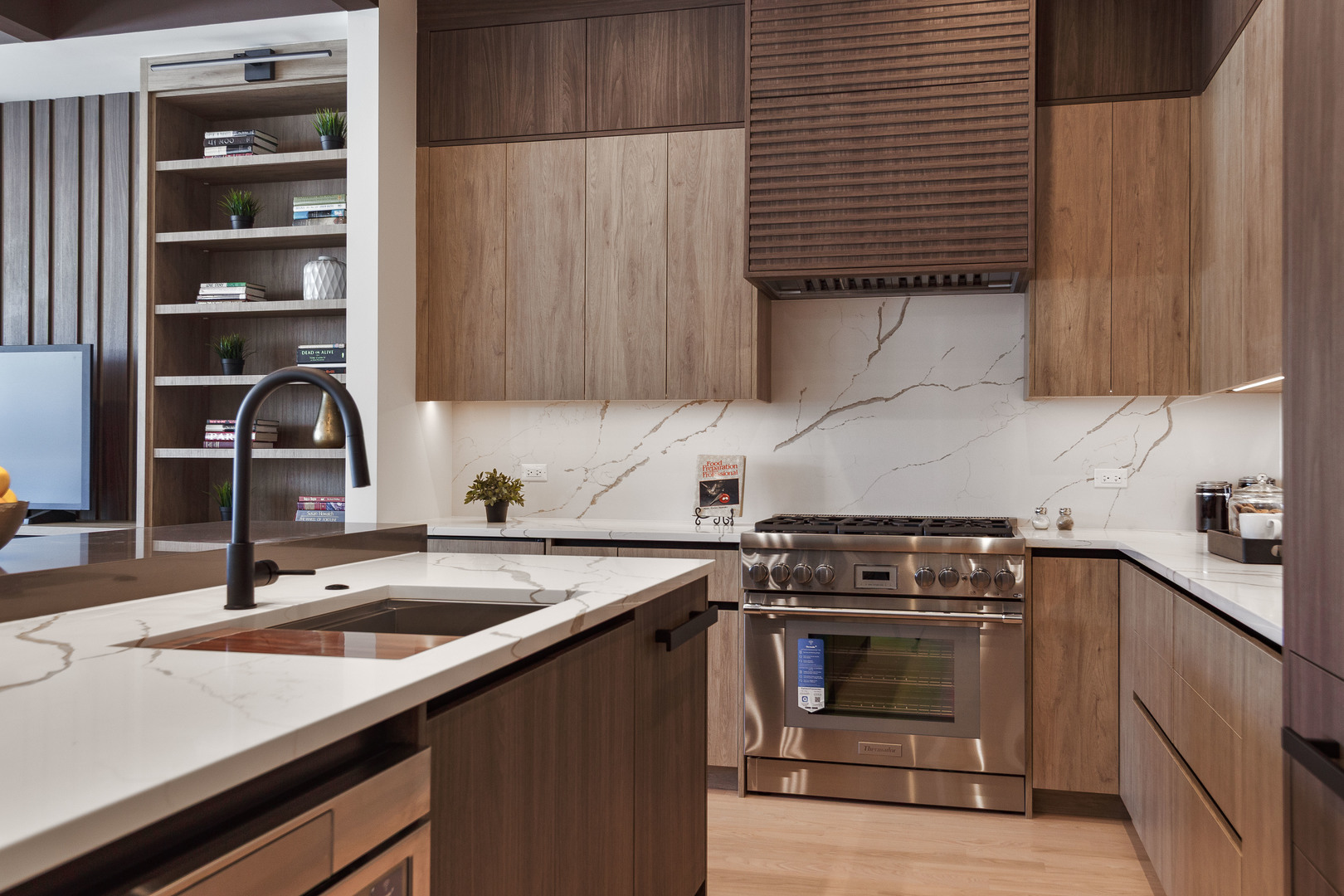 5620 N Francisco Avenue