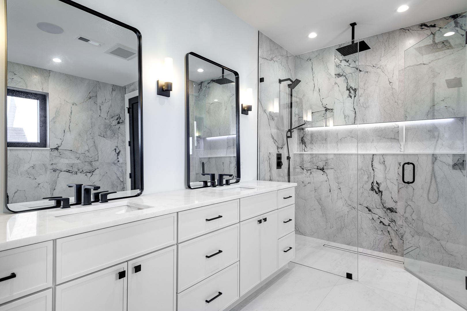 3721 N Whipple Street