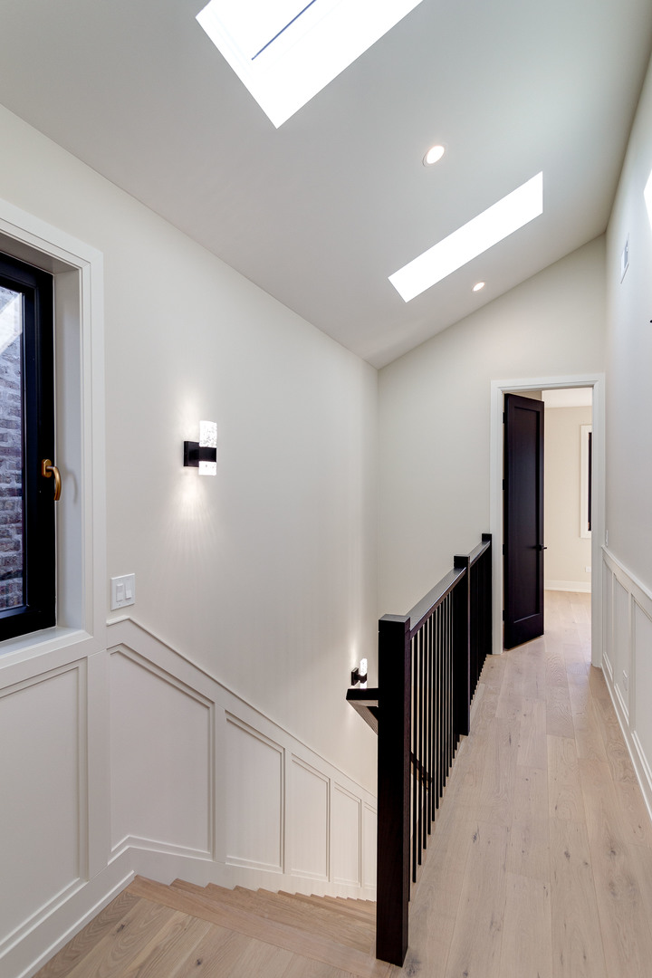 3721 N Whipple Street