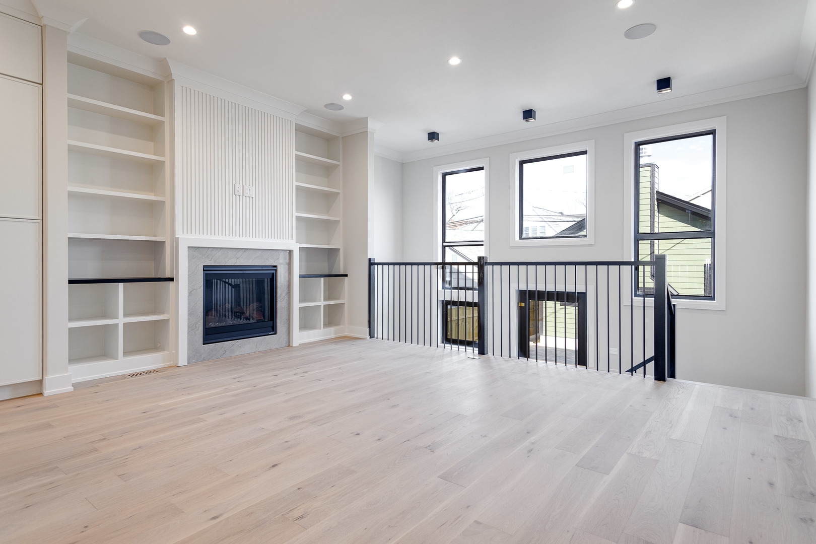 3721 N Whipple Street