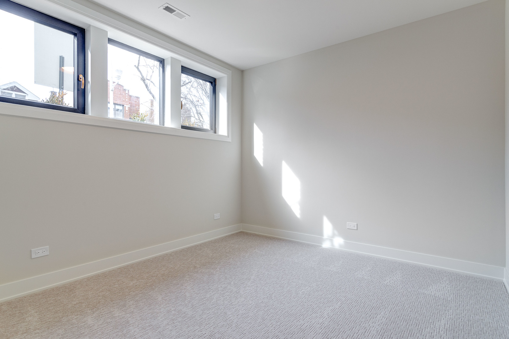 3721 N Whipple Street