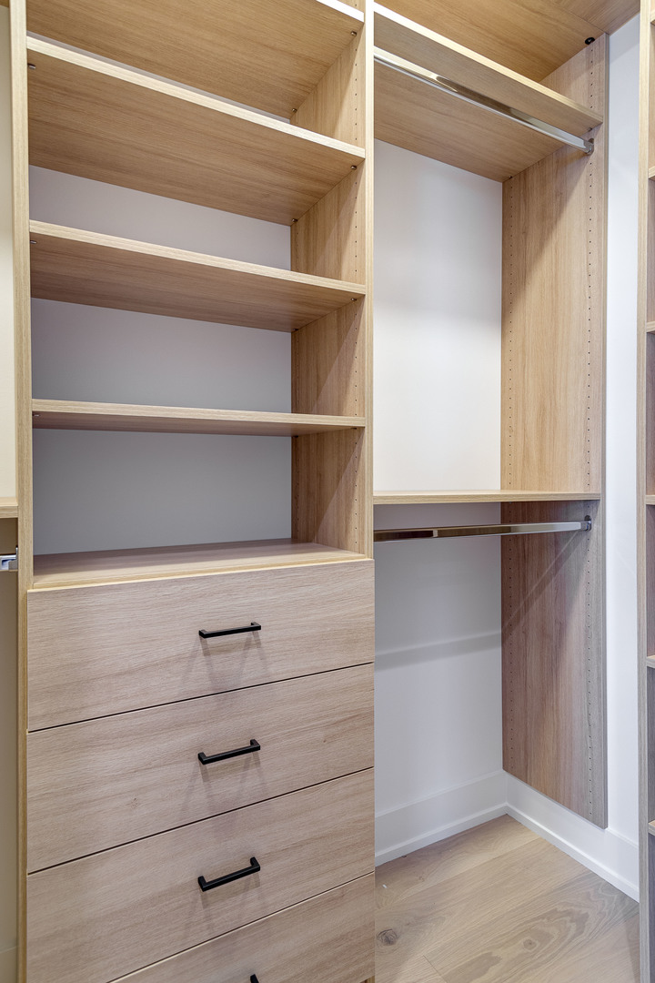 3721 N Whipple Street