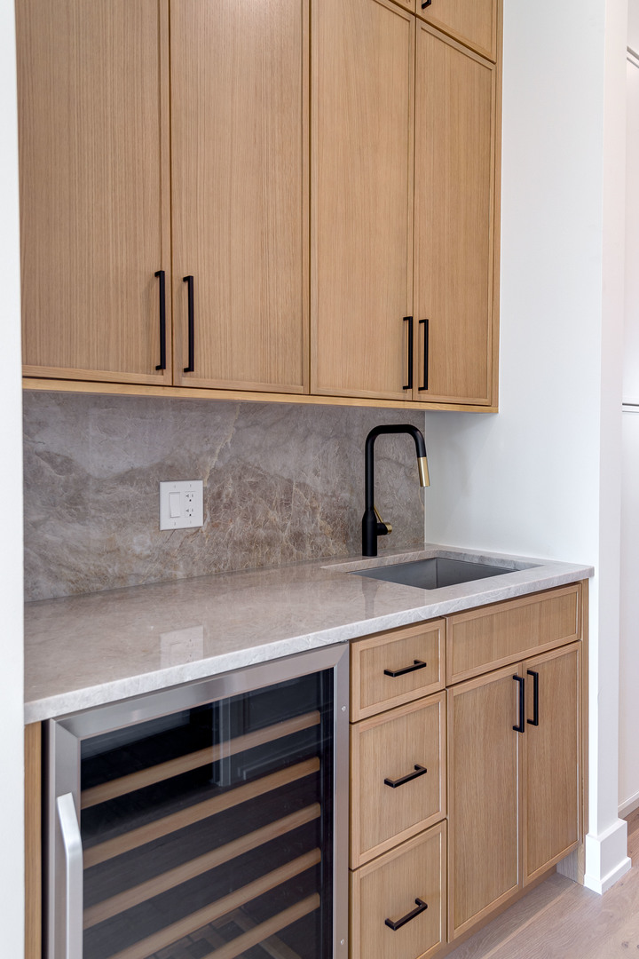 3721 N Whipple Street