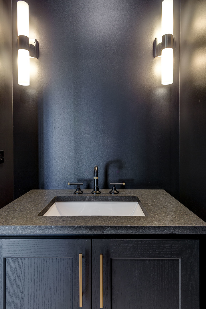 3721 N Whipple Street