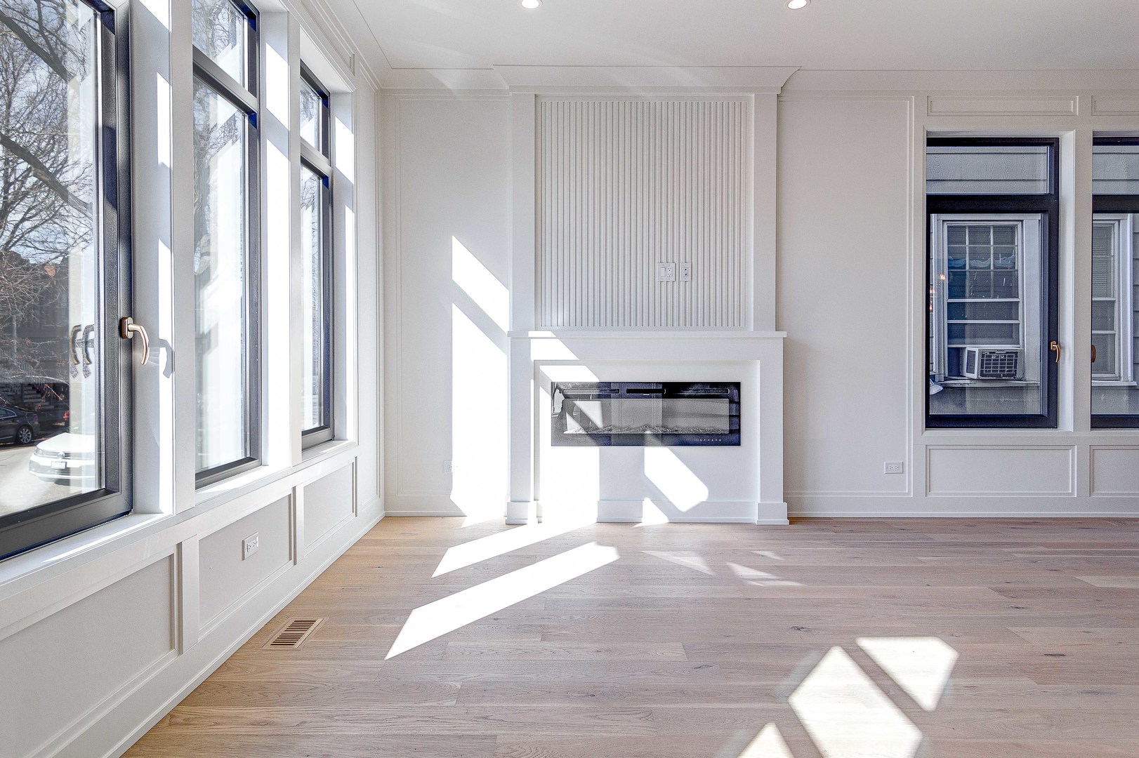 3721 N Whipple Street