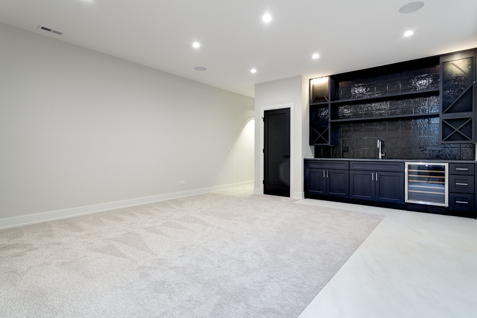 3721 N Whipple Street