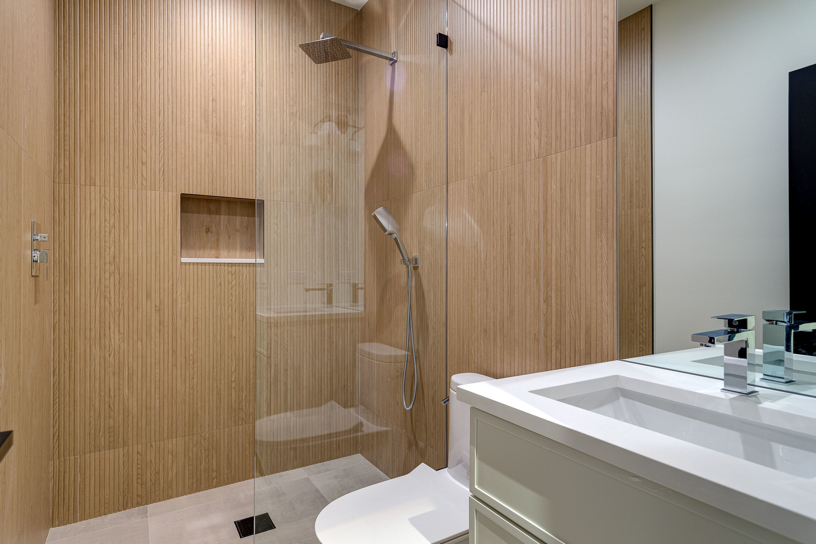 3721 N Whipple Street