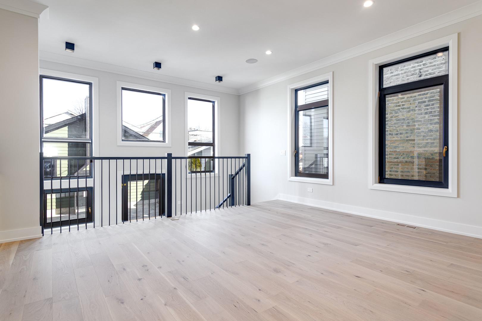 3721 N Whipple Street