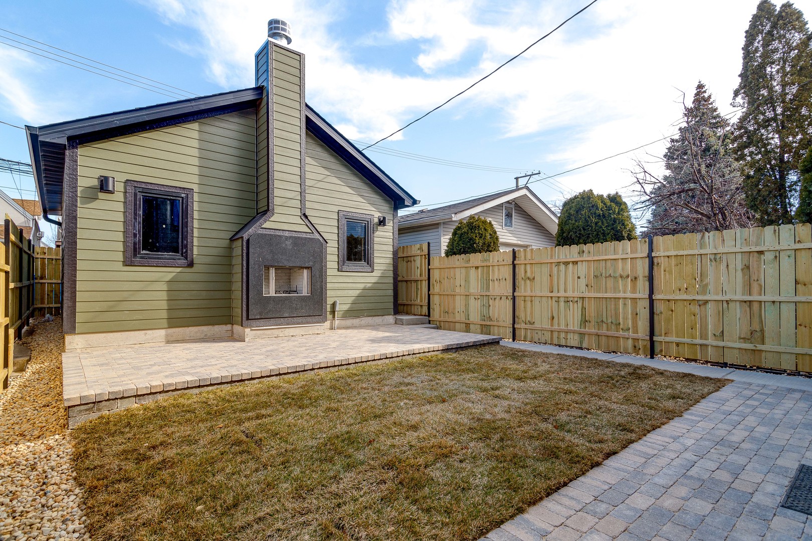 3721 N Whipple Street