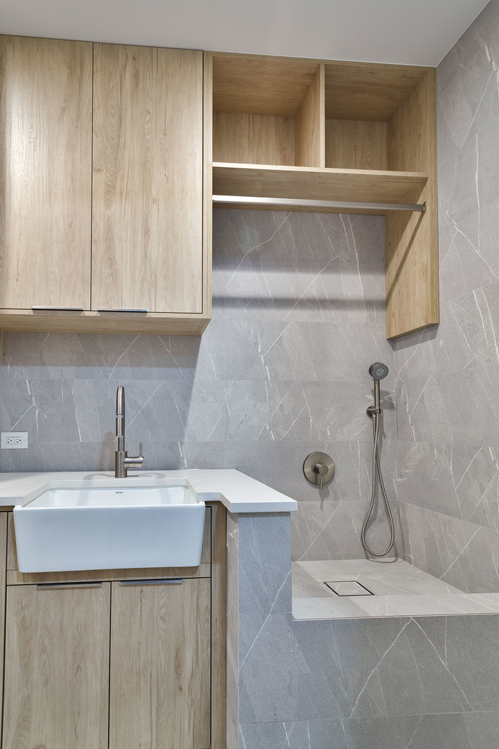 1418 W Warner Avenue