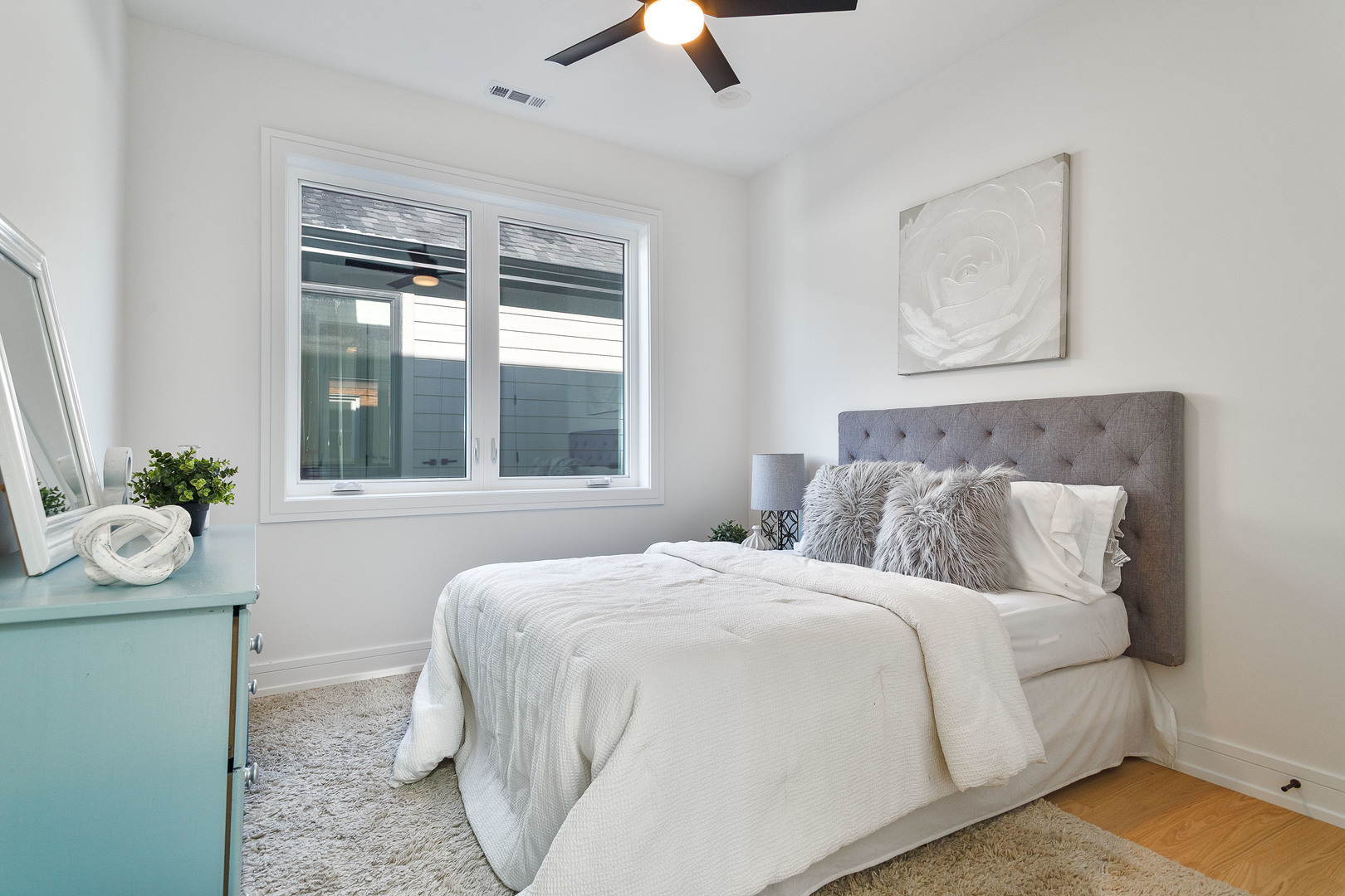 5616 N Francisco Avenue