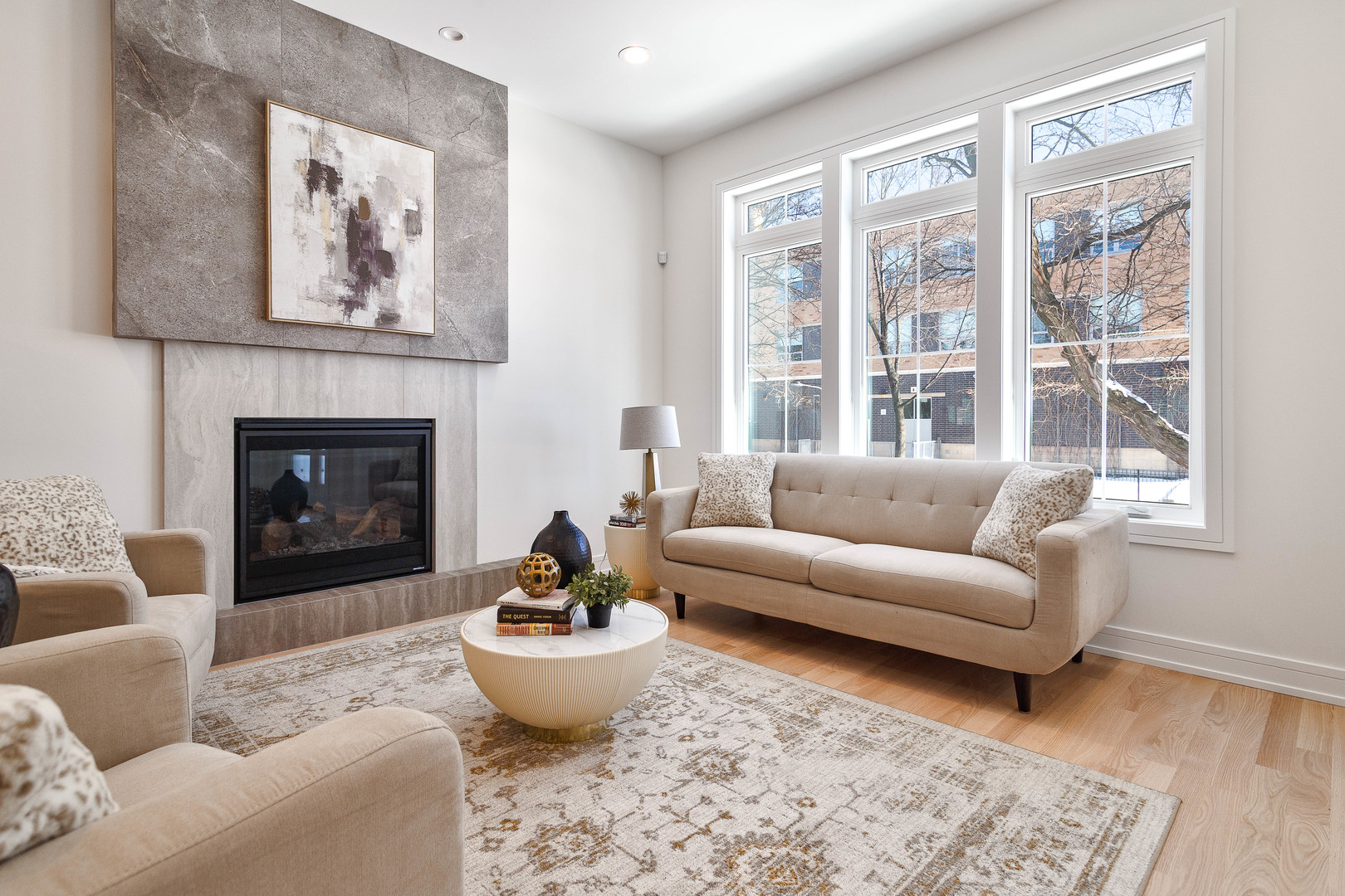 5616 N Francisco Avenue