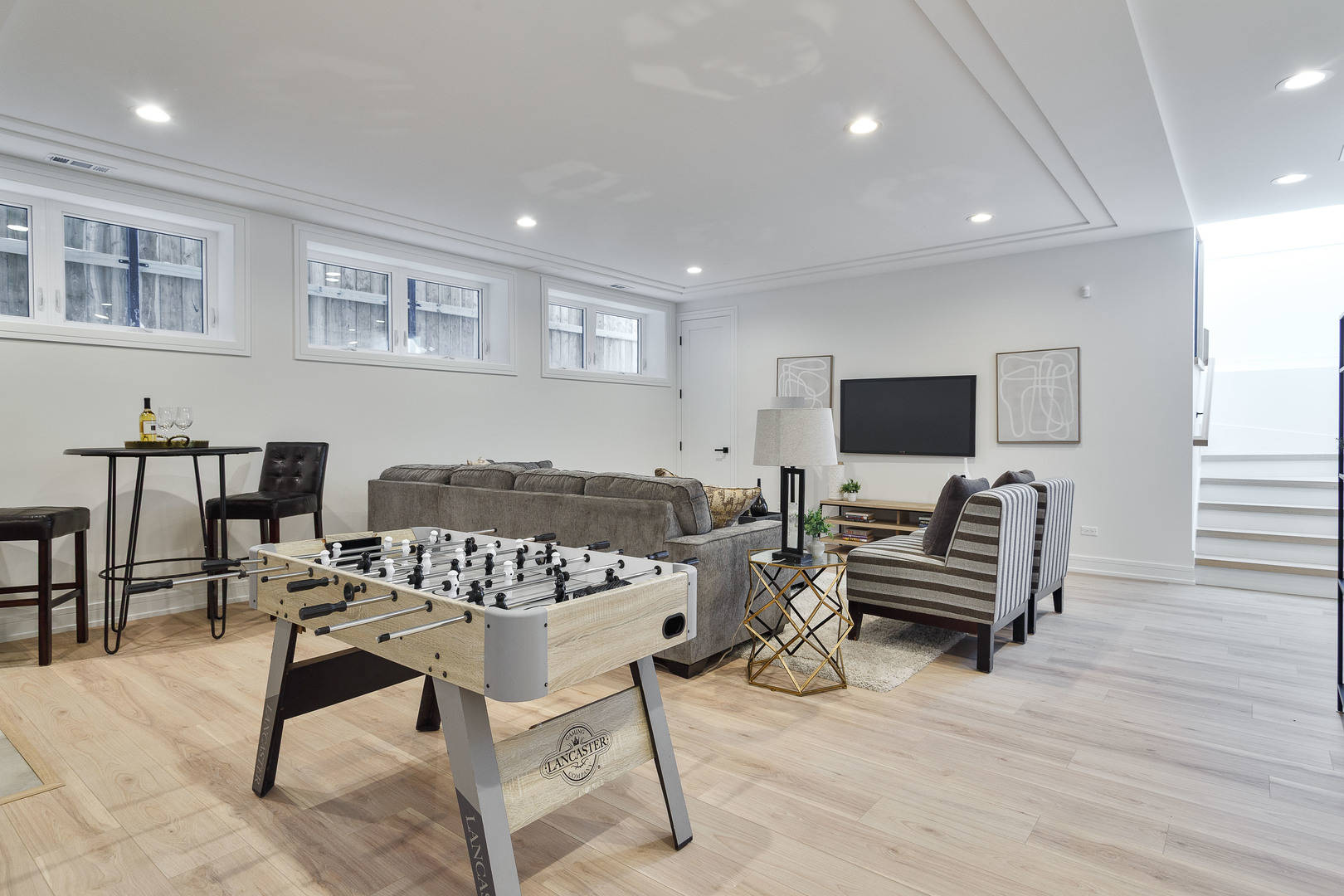 5616 N Francisco Avenue