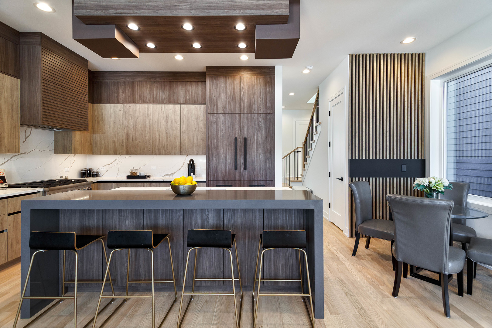 5616 N Francisco Avenue