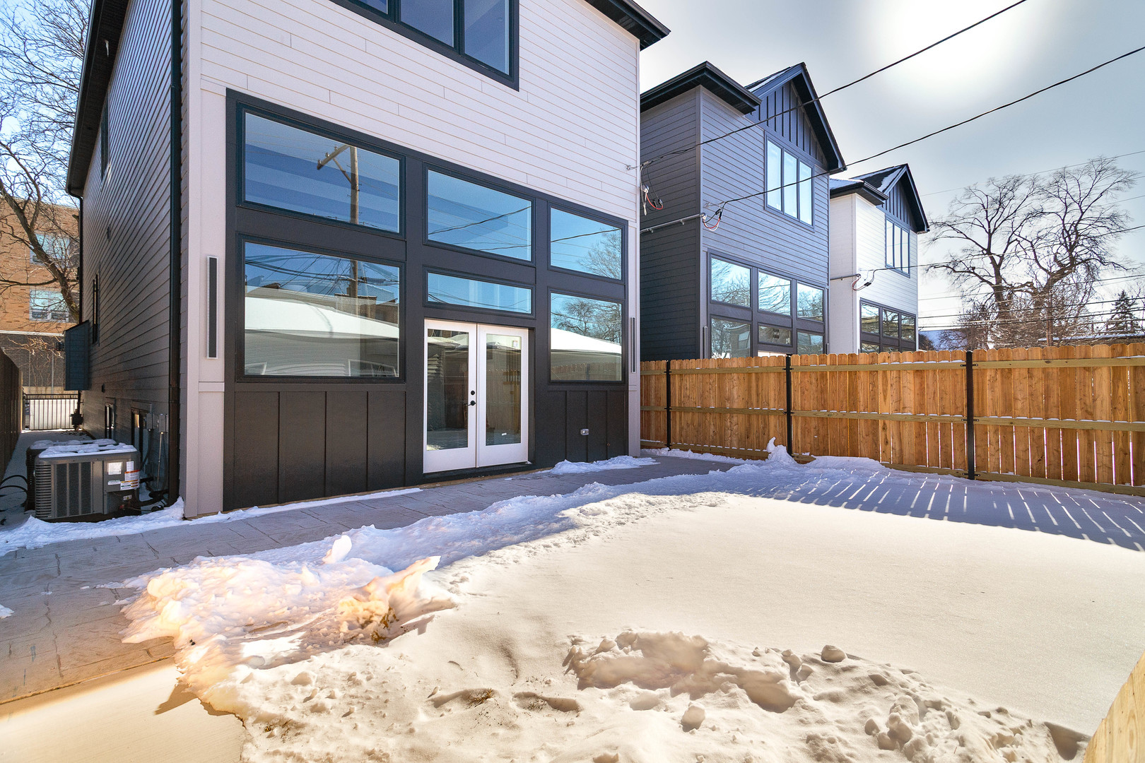 5616 N Francisco Avenue