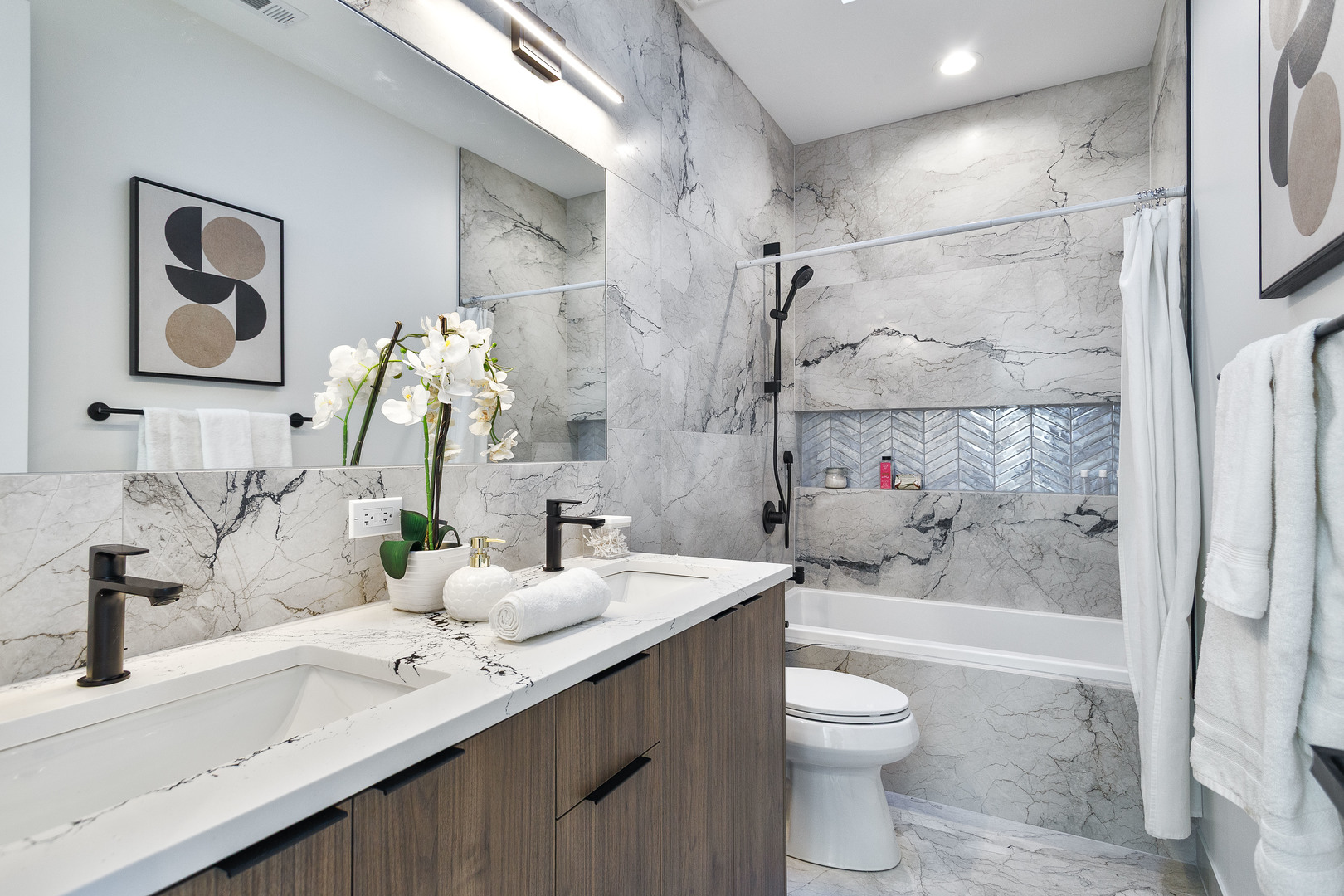 5616 N Francisco Avenue