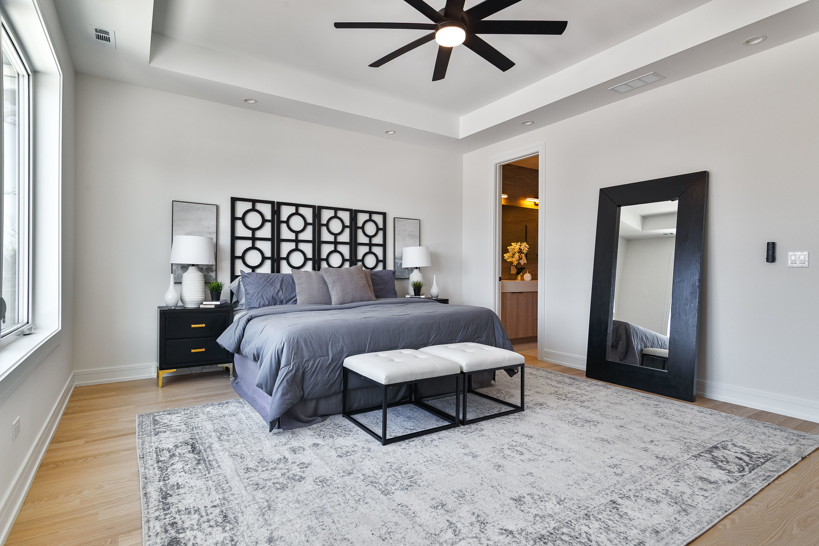 5616 N Francisco Avenue