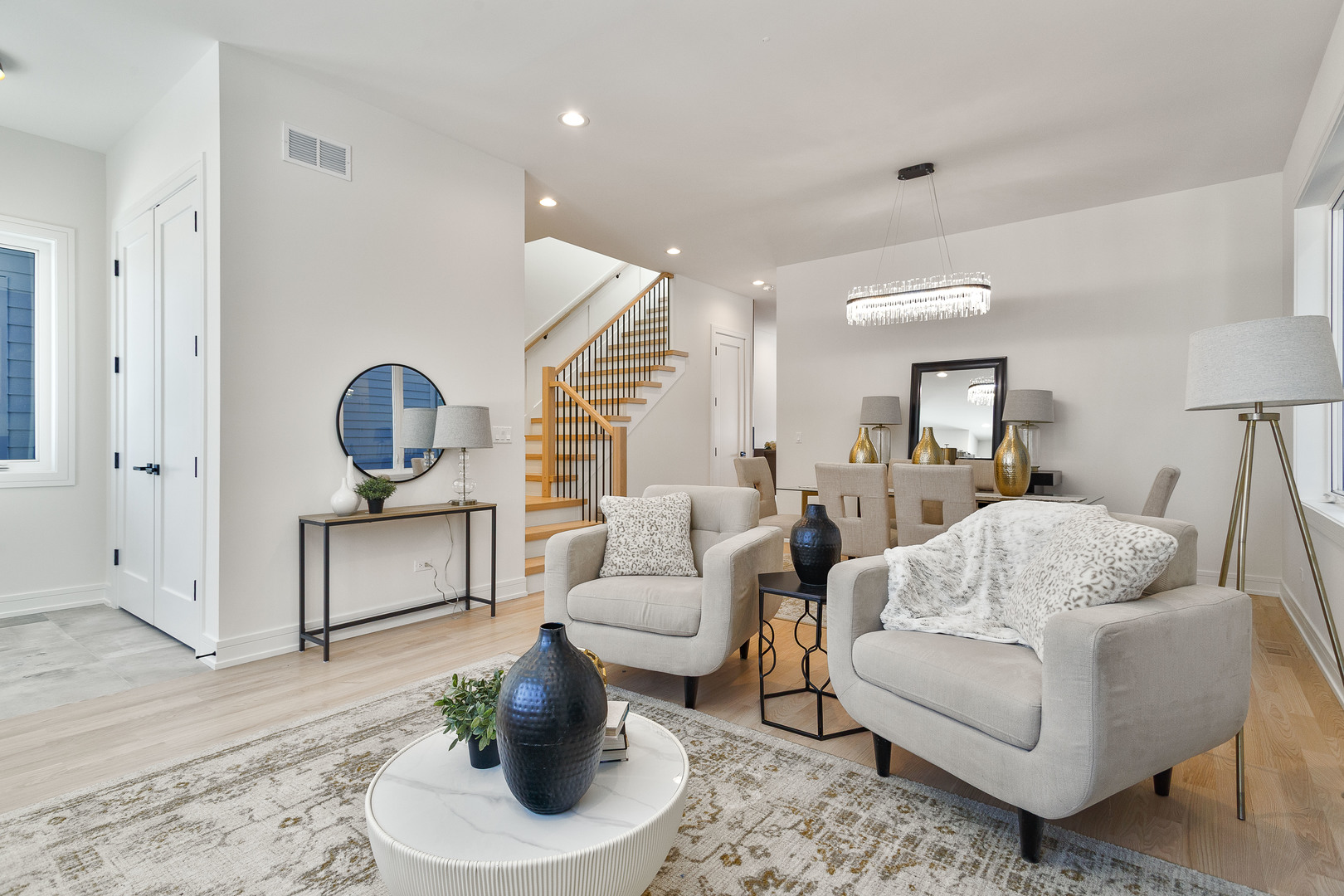 5616 N Francisco Avenue