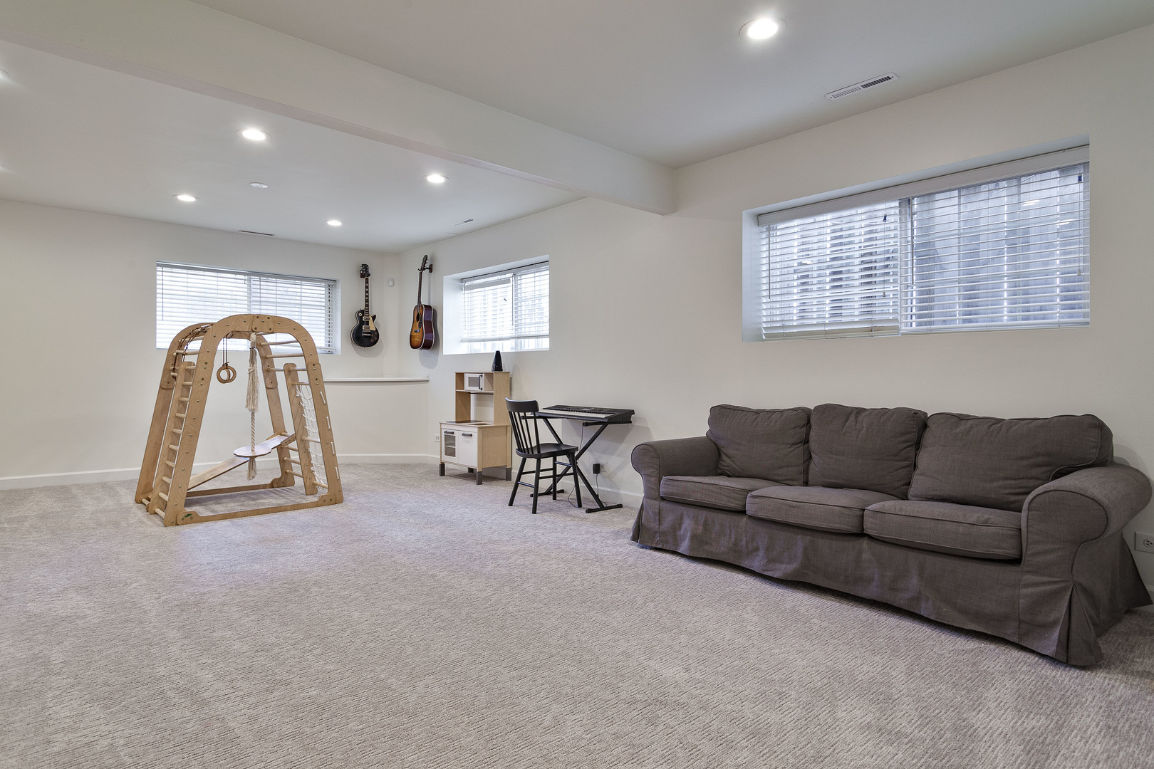 1825 N Wilmot Avenue