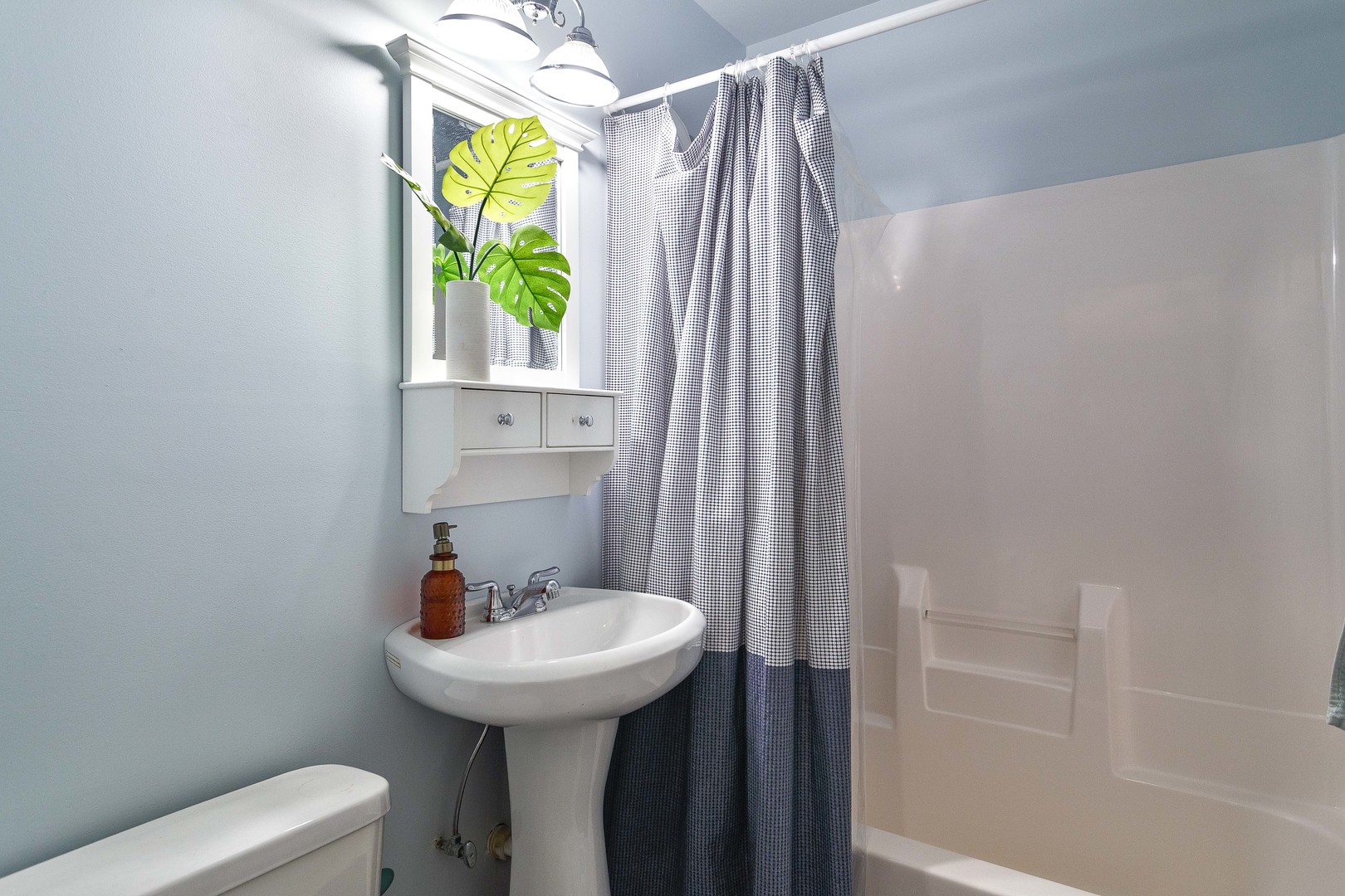 1825 N Wilmot Avenue