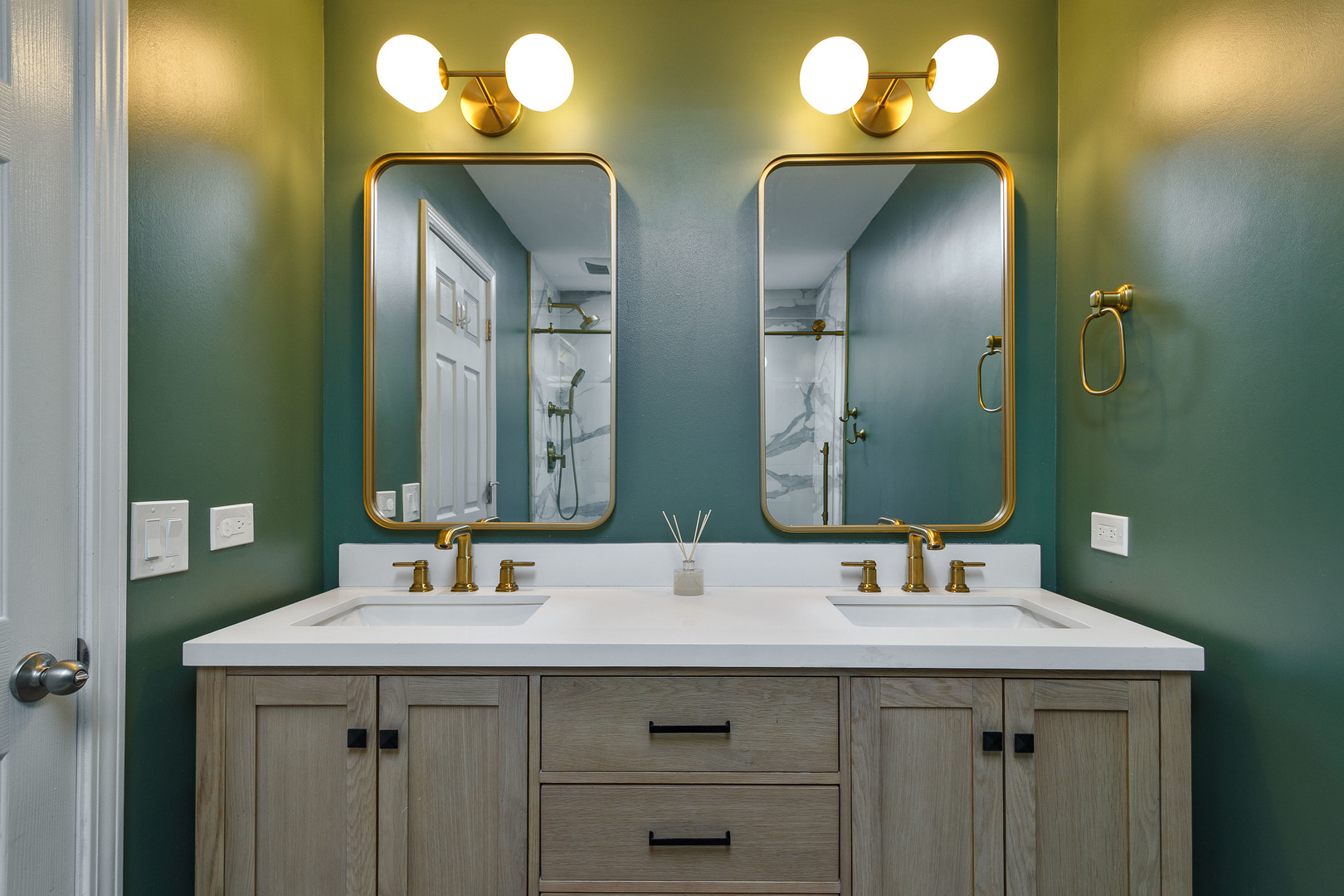 1825 N Wilmot Avenue