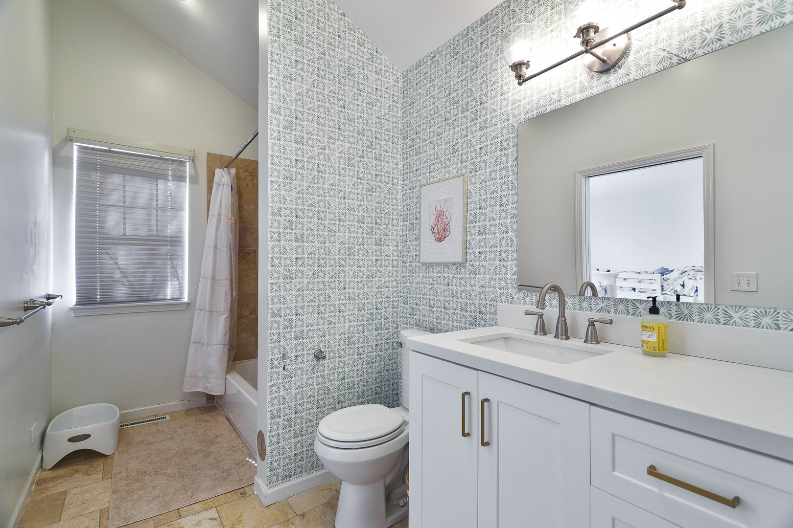 1825 N Wilmot Avenue