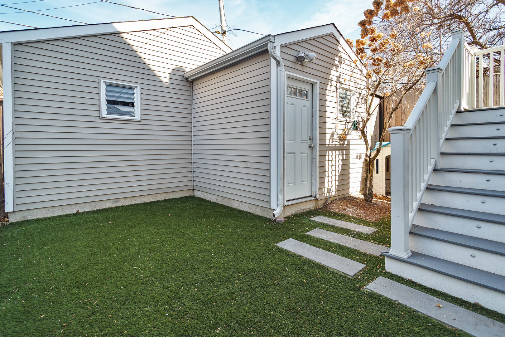 1825 N Wilmot Avenue