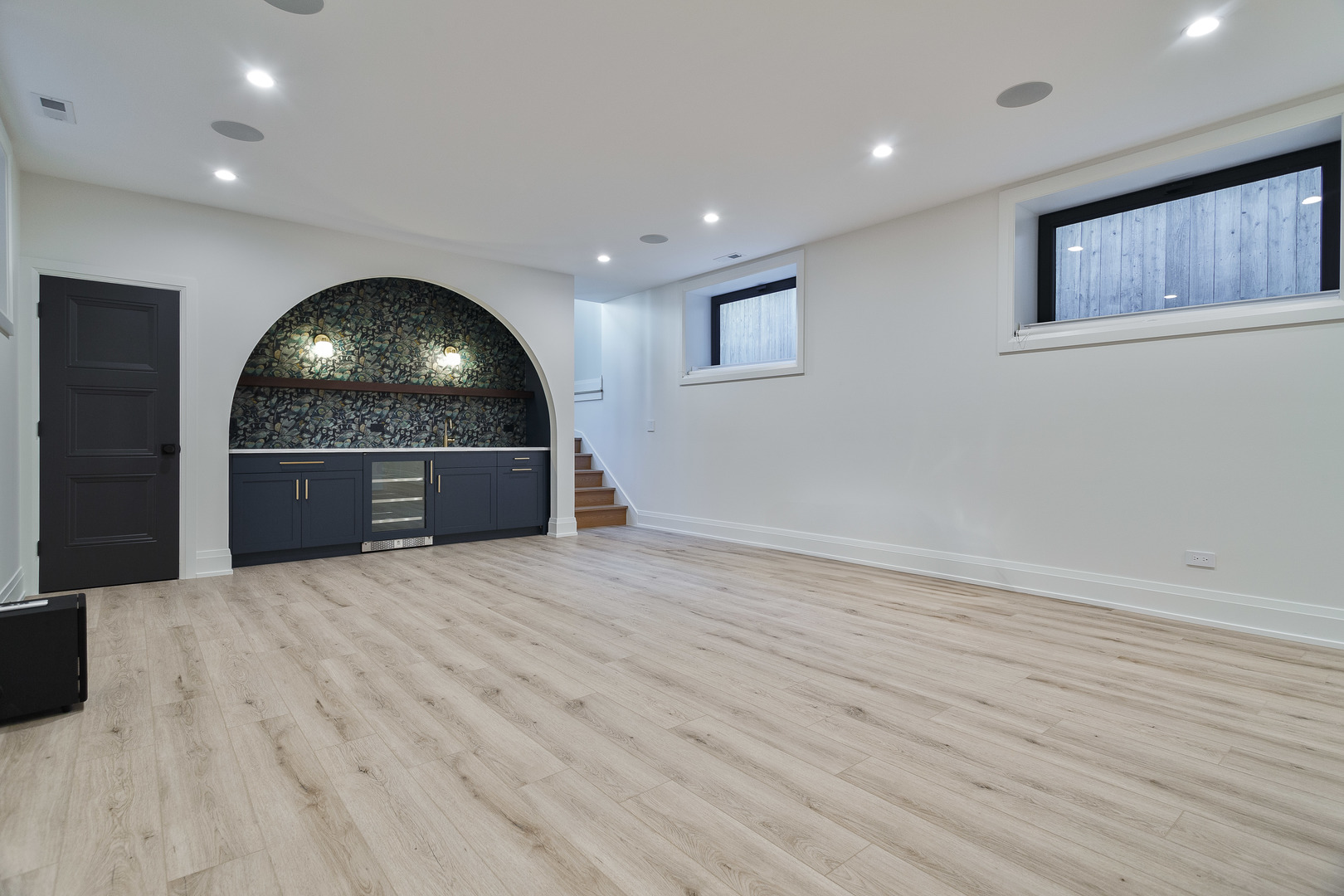 2042 W Berteau Avenue