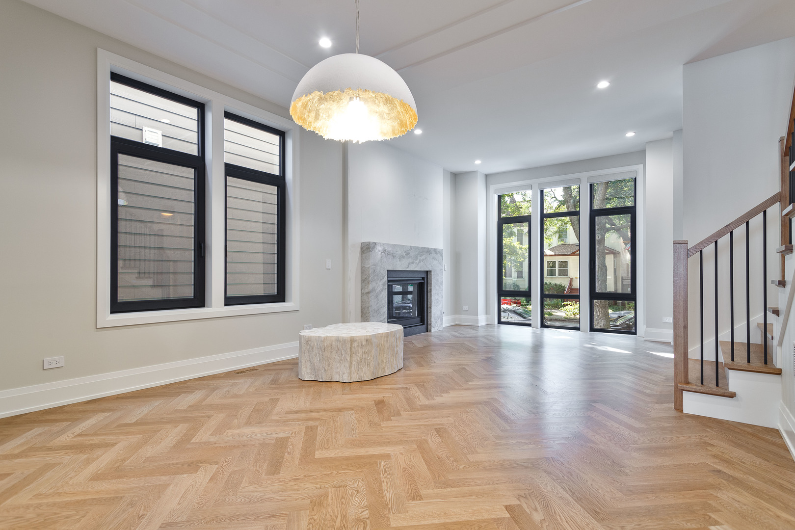 2042 W Berteau Avenue