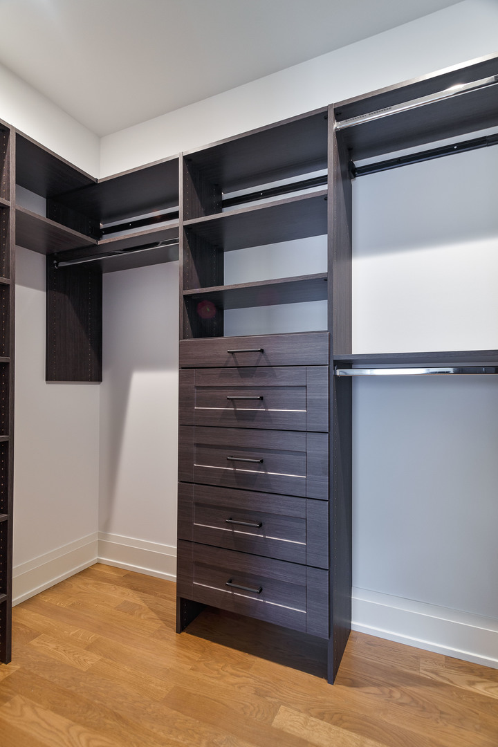 2042 W Berteau Avenue