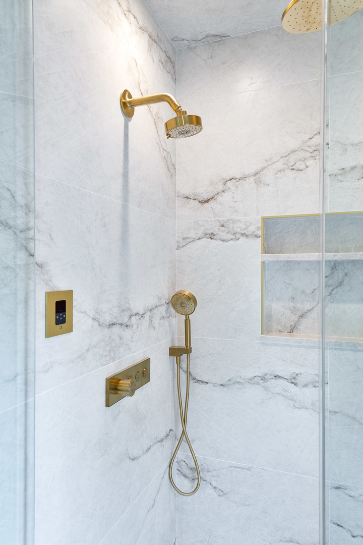 2042 W Berteau Avenue